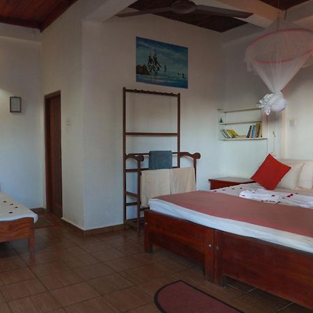 Shanthi Beach Resort Unawatuna Kültér fotó