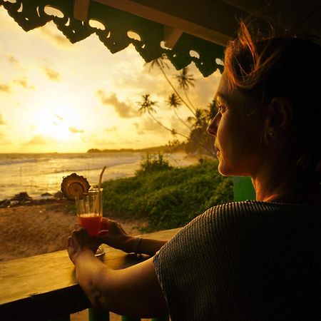 Shanthi Beach Resort Unawatuna Kültér fotó