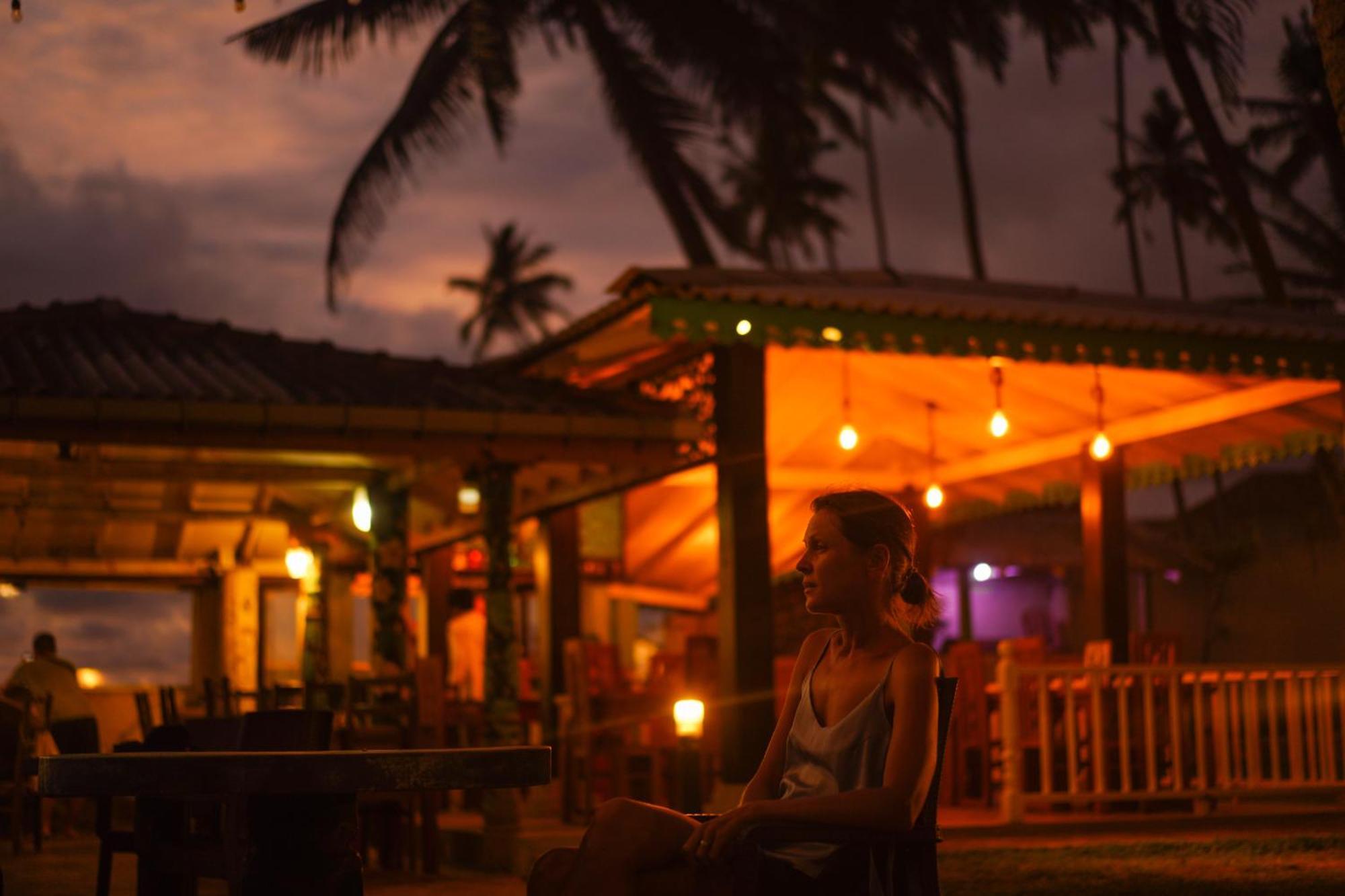 Shanthi Beach Resort Unawatuna Kültér fotó