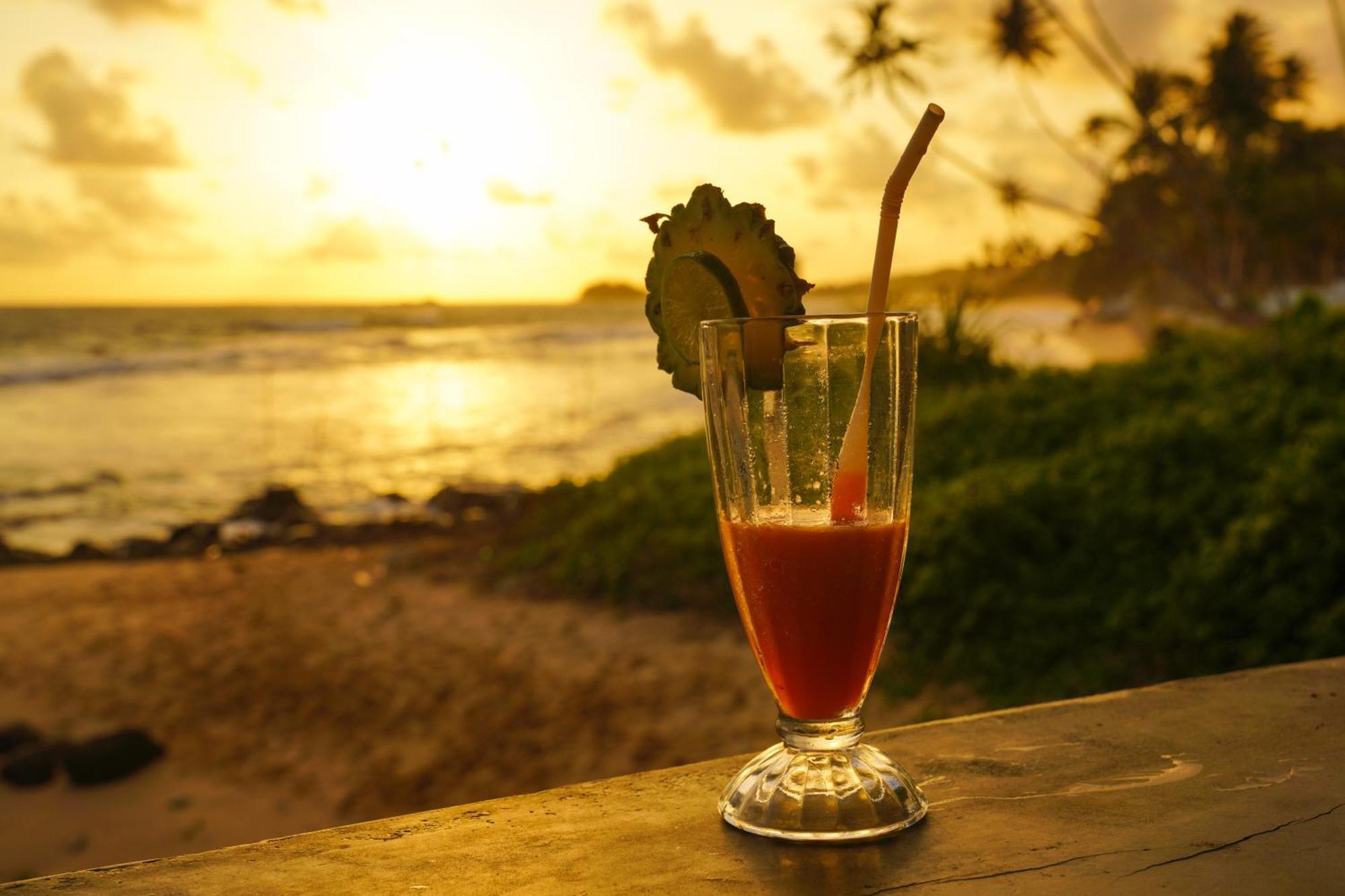 Shanthi Beach Resort Unawatuna Kültér fotó