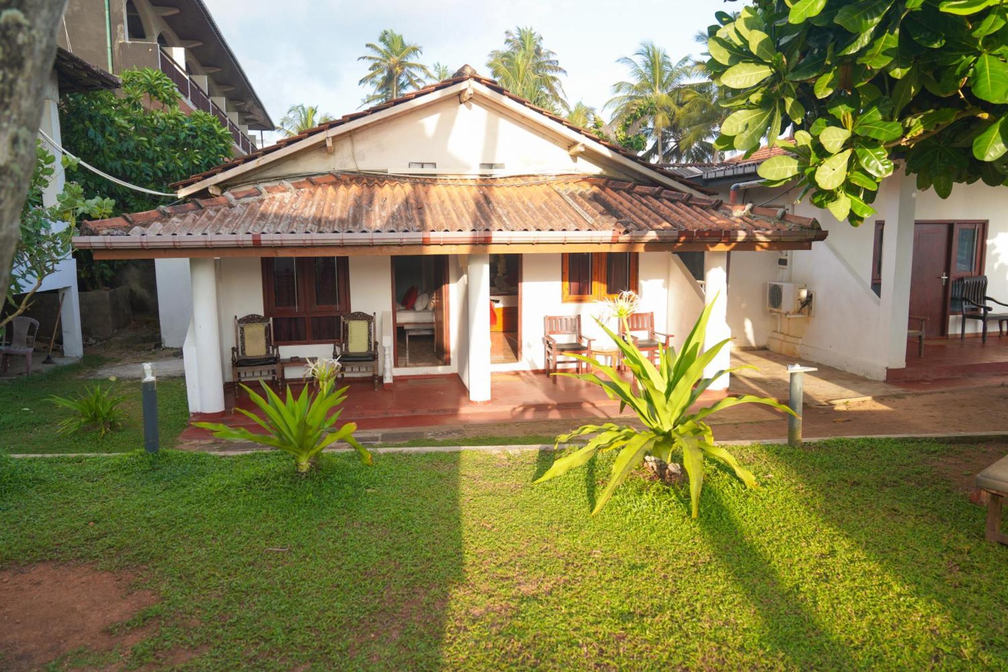 Shanthi Beach Resort Unawatuna Kültér fotó