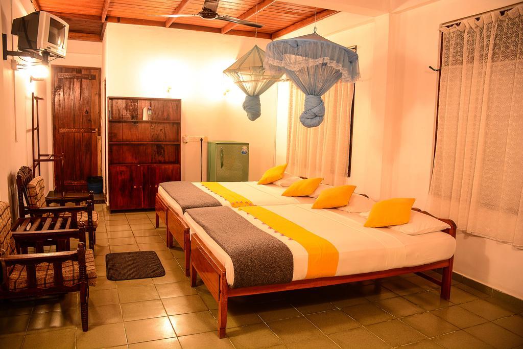 Shanthi Beach Resort Unawatuna Kültér fotó