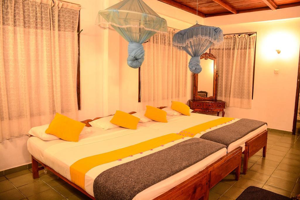 Shanthi Beach Resort Unawatuna Kültér fotó