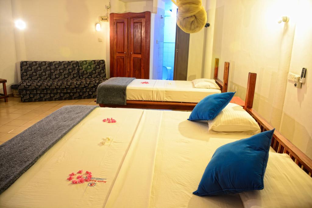 Shanthi Beach Resort Unawatuna Kültér fotó