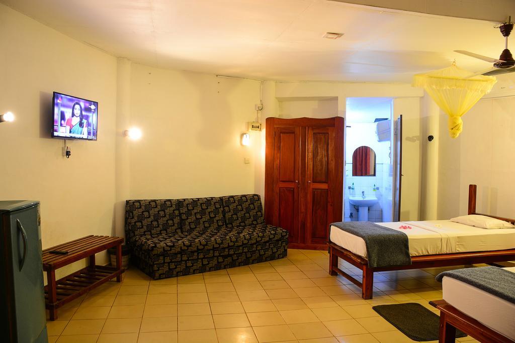 Shanthi Beach Resort Unawatuna Kültér fotó