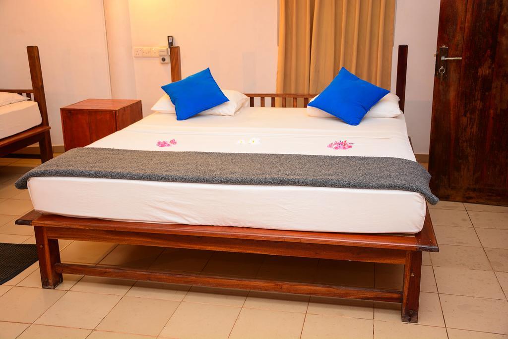 Shanthi Beach Resort Unawatuna Kültér fotó