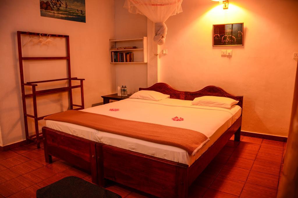 Shanthi Beach Resort Unawatuna Kültér fotó