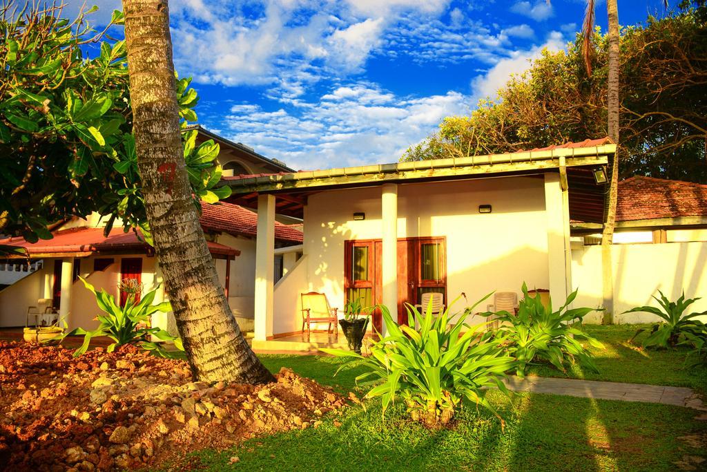 Shanthi Beach Resort Unawatuna Kültér fotó