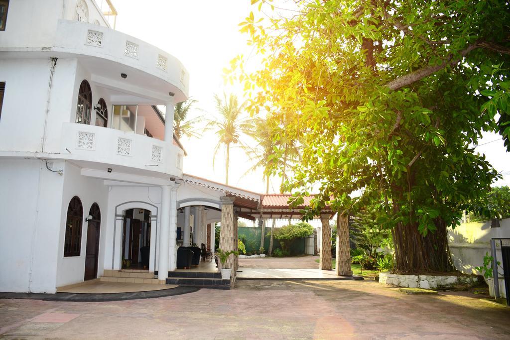 Shanthi Beach Resort Unawatuna Kültér fotó
