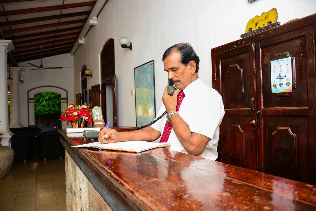 Shanthi Beach Resort Unawatuna Kültér fotó