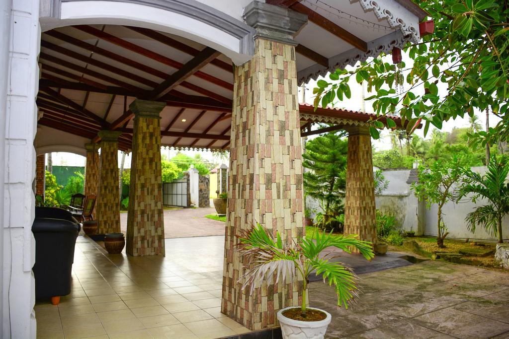 Shanthi Beach Resort Unawatuna Kültér fotó