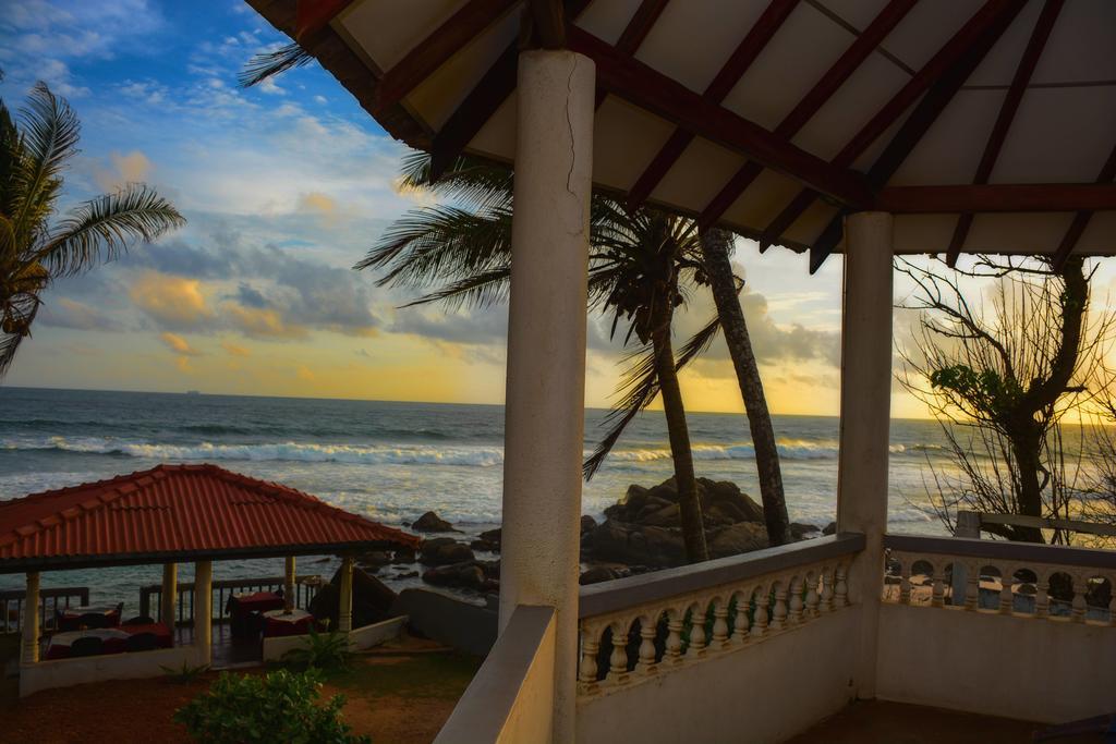Shanthi Beach Resort Unawatuna Kültér fotó
