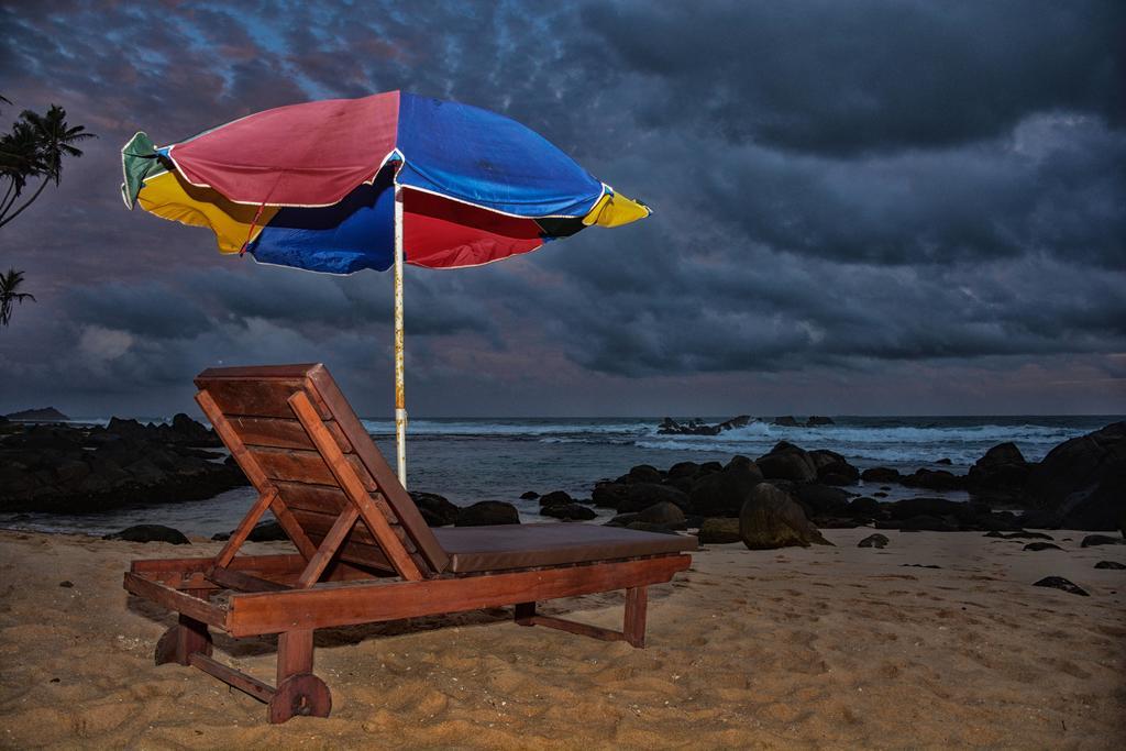Shanthi Beach Resort Unawatuna Kültér fotó