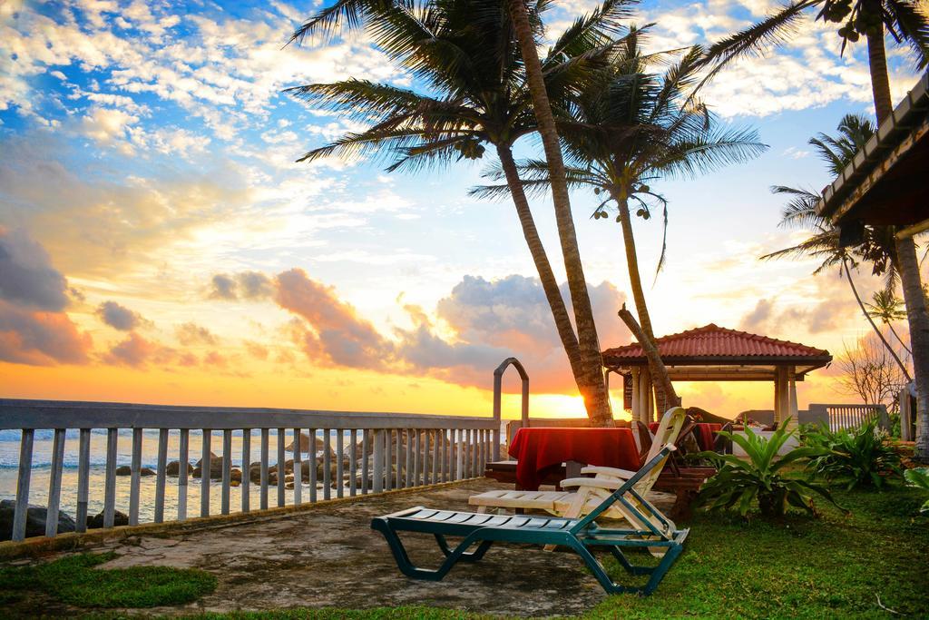 Shanthi Beach Resort Unawatuna Kültér fotó