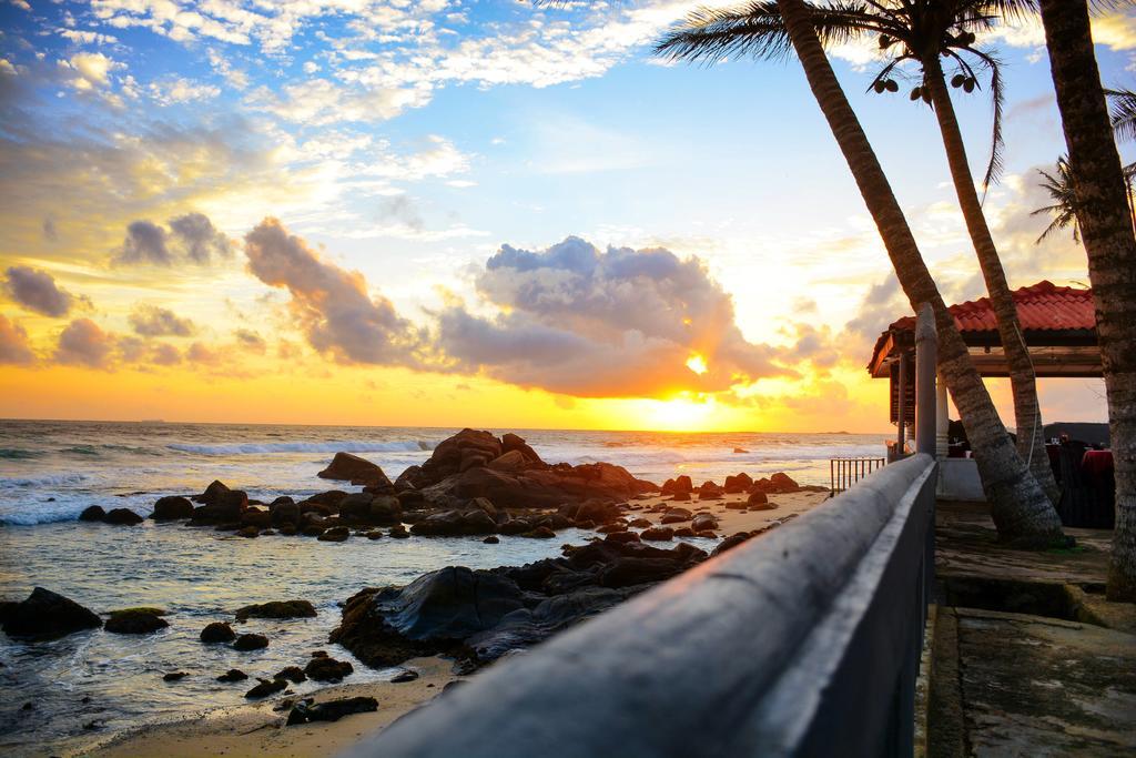 Shanthi Beach Resort Unawatuna Kültér fotó