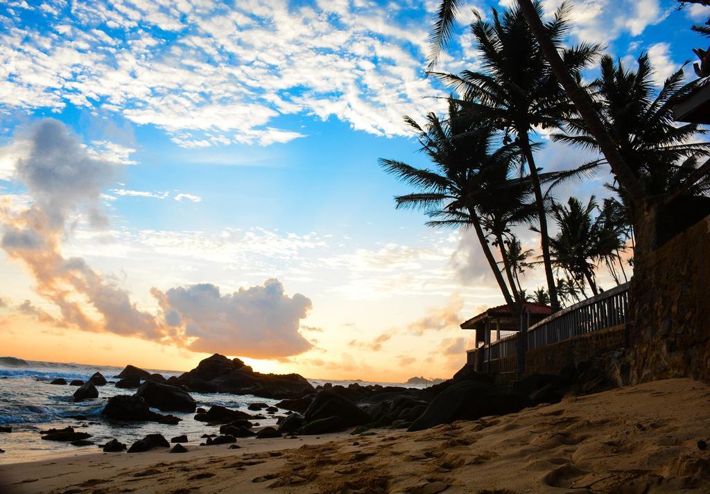 Shanthi Beach Resort Unawatuna Kültér fotó