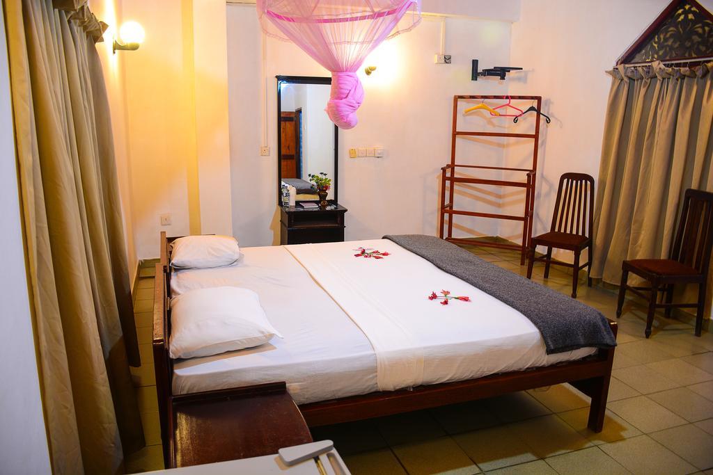 Shanthi Beach Resort Unawatuna Kültér fotó