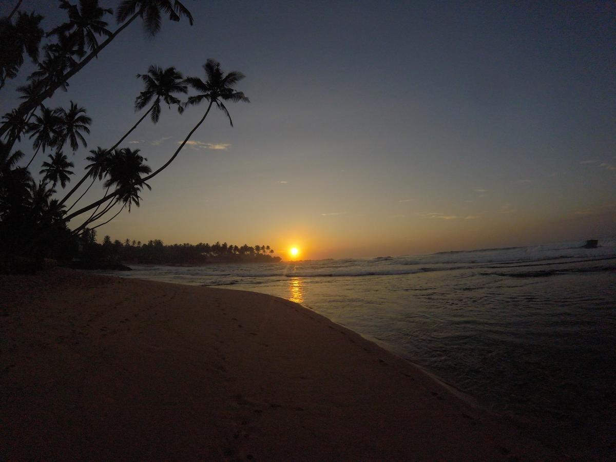 Shanthi Beach Resort Unawatuna Kültér fotó
