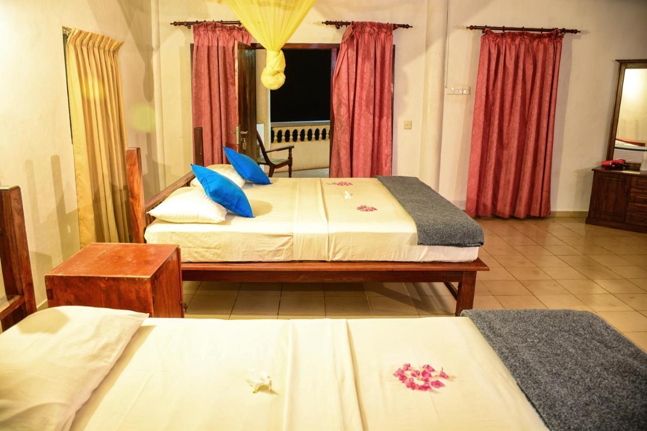 Shanthi Beach Resort Unawatuna Kültér fotó