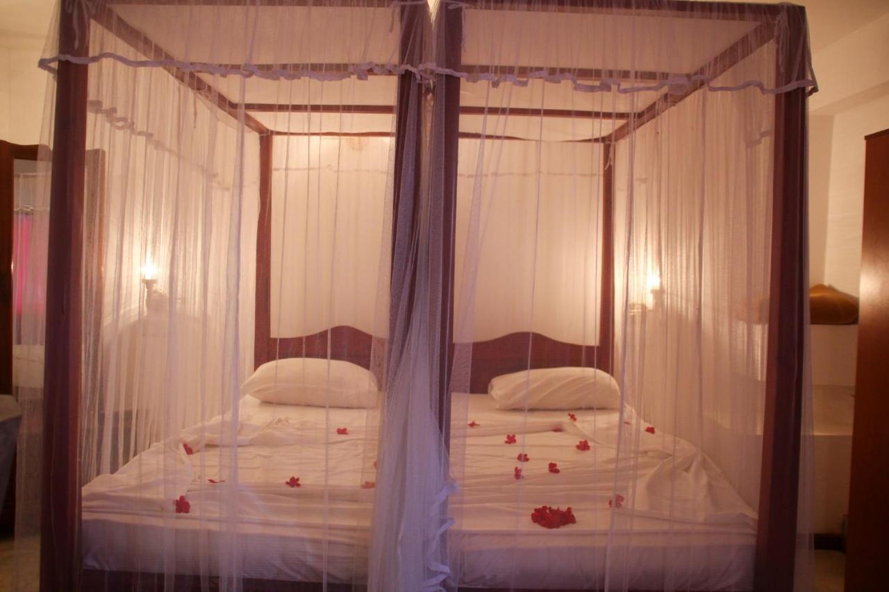 Shanthi Beach Resort Unawatuna Kültér fotó